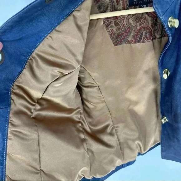 Vintage Wilson’s Leather Blue leather moto jacket with gold closures - Picture 7 of 12